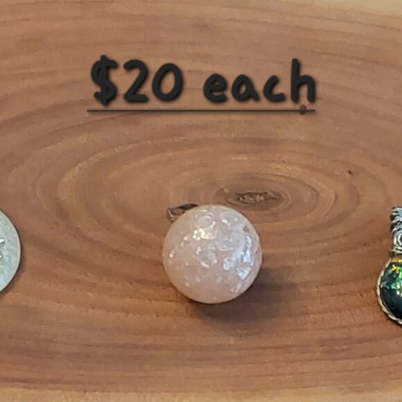 Custom made one-of-a-kind resin jewelery charms - Picture 11 of 11